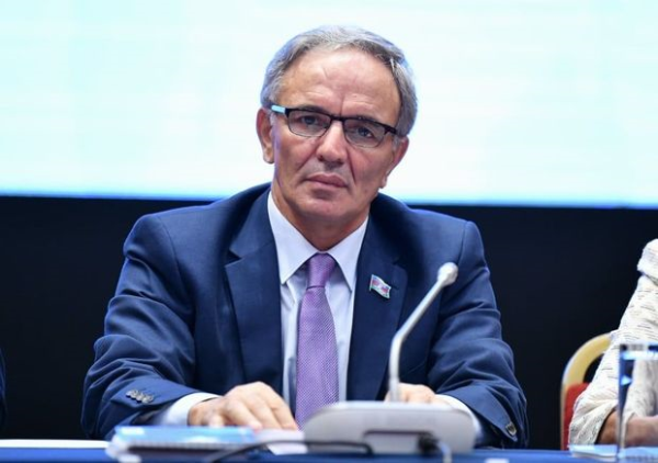 Əflatun Amaşov: Jurnalistlər münaqişə zonasındakı vəziyyətlərə hazır olmalıdırlar